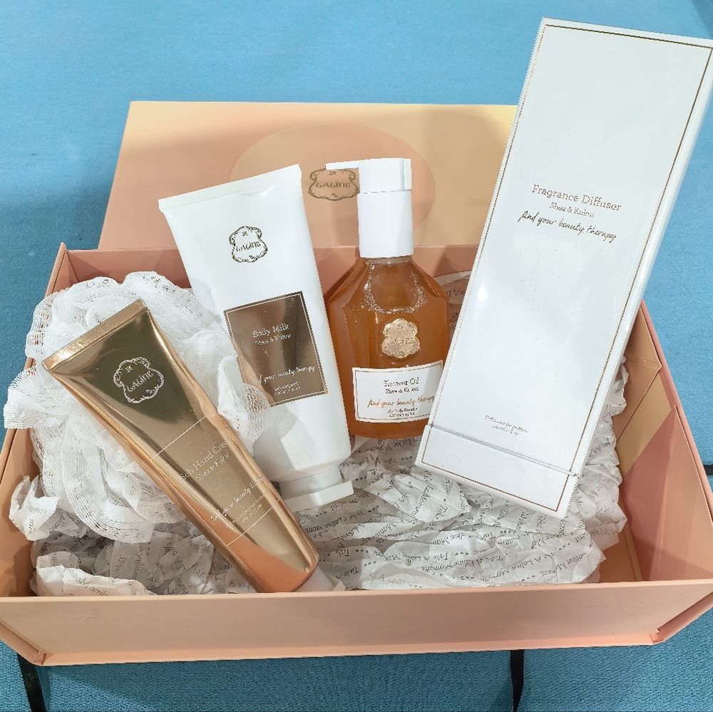 Luxurious Bath & Body Gift Set - White & Gold